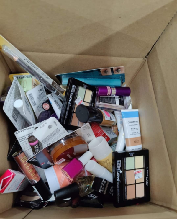 Buy Makeup Mystery Box - Image 2